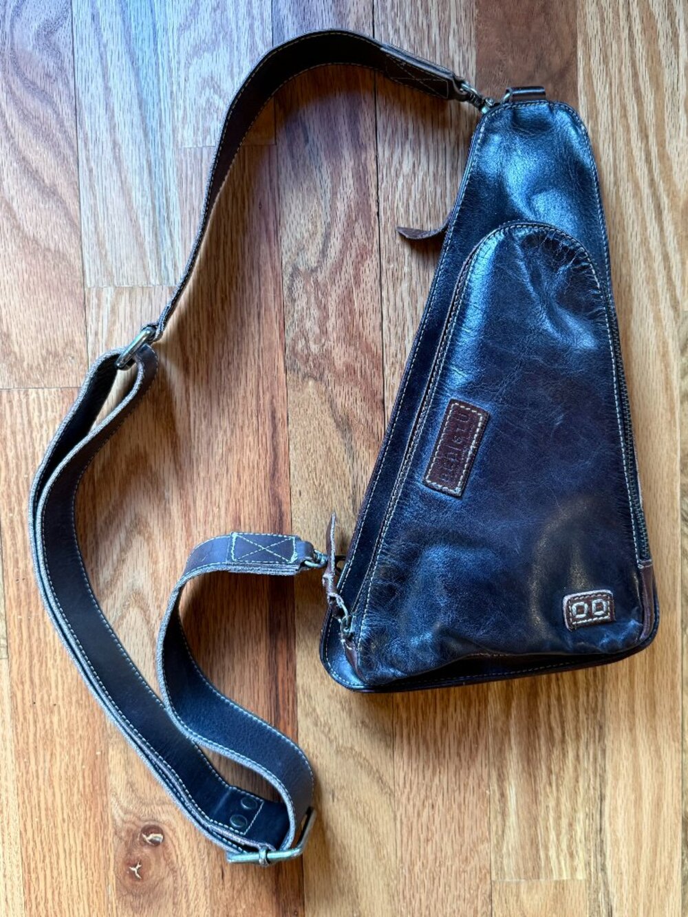 Bed Stu Adept crossbody leather sling bag - Black Teak (black/dark brown)